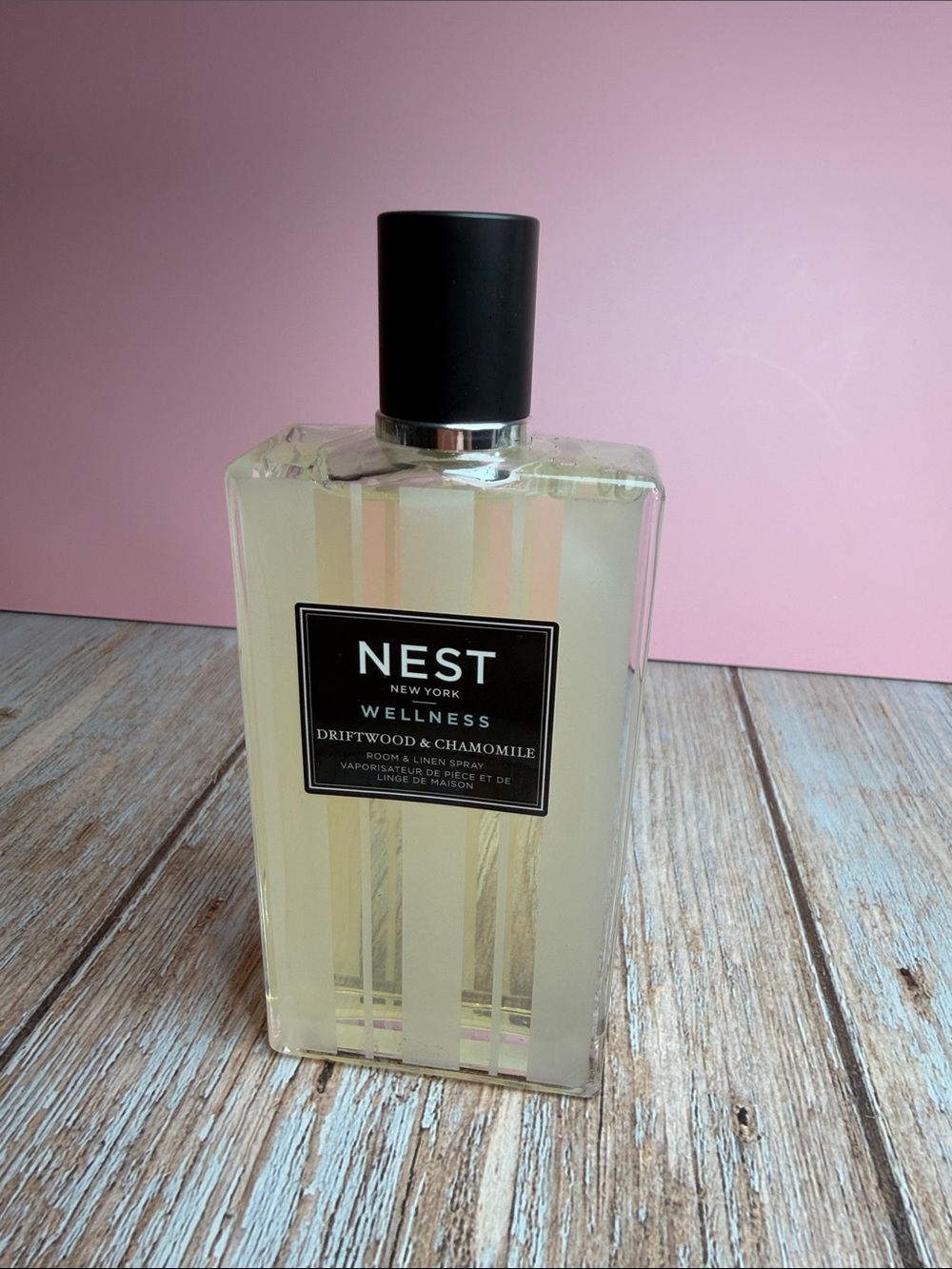 NEST Fragrances Driftwood & Chamomile Room Spray - Cream with Black Cap